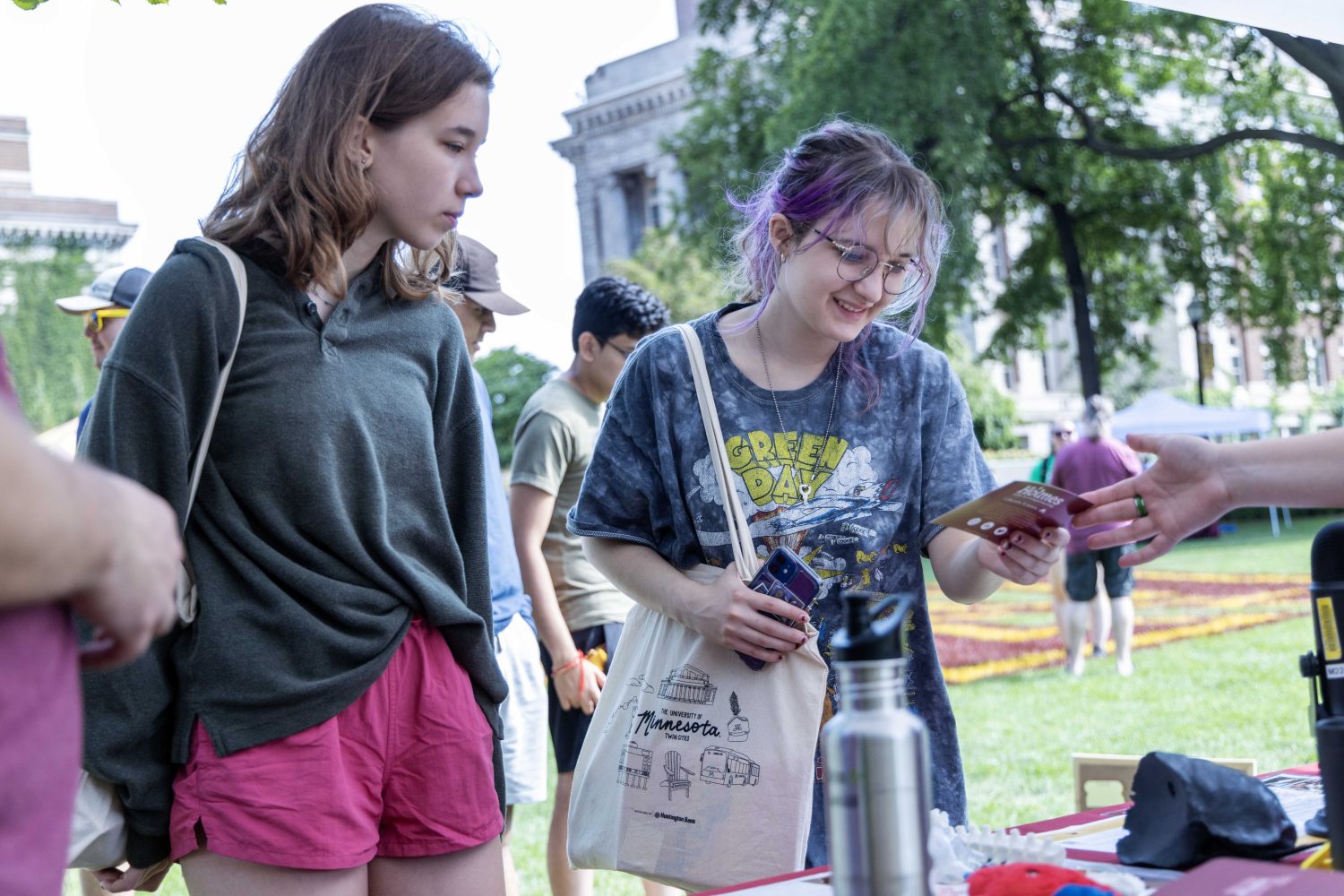Students receive information about the Libraries during Welcome Week.(Photo/Adria Carpenter)
