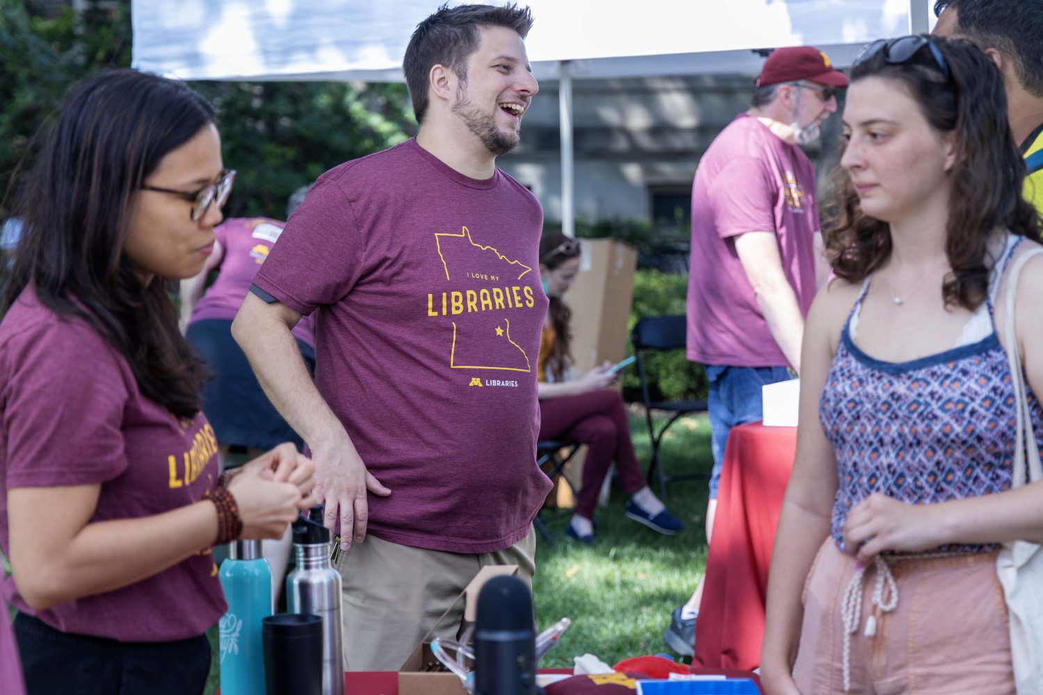 Charlie Heinz, an academic technologist and VR program lead, talks with students about the Makerspace and the Toaster. (Photo/Adria Carpenter)
