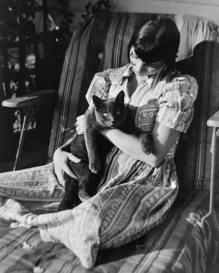 Wanda Gág and her cat. 