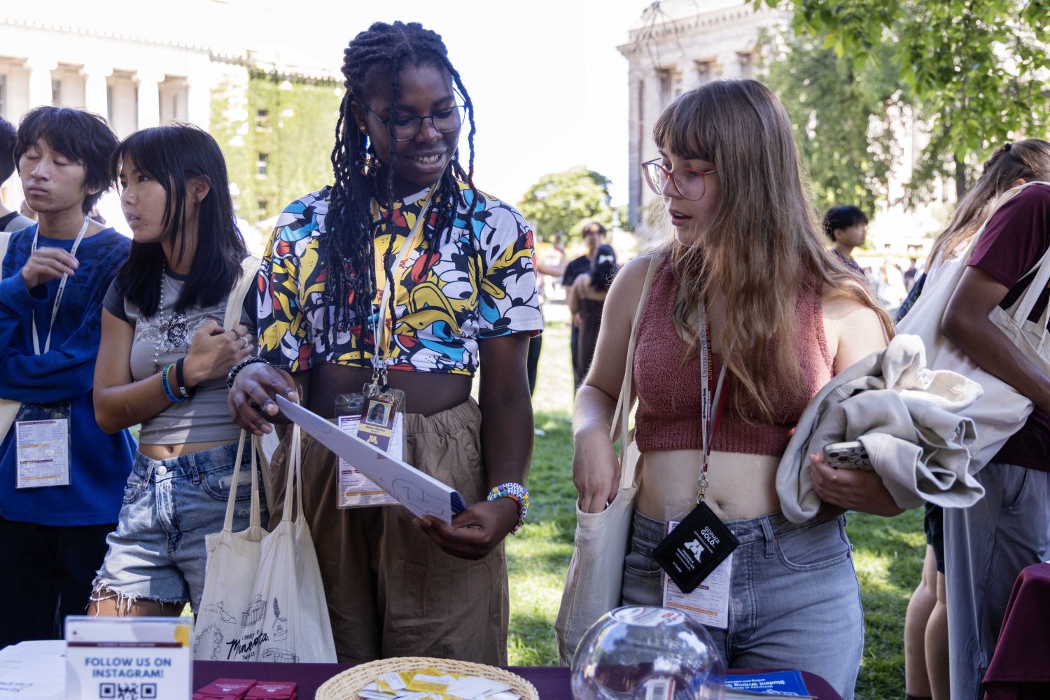 Freshman students at the University of Minnesota explore campus and visit the Libraries during Welcome Week on Friday, August 30, 2024. (Photo/Adria Carpenter)