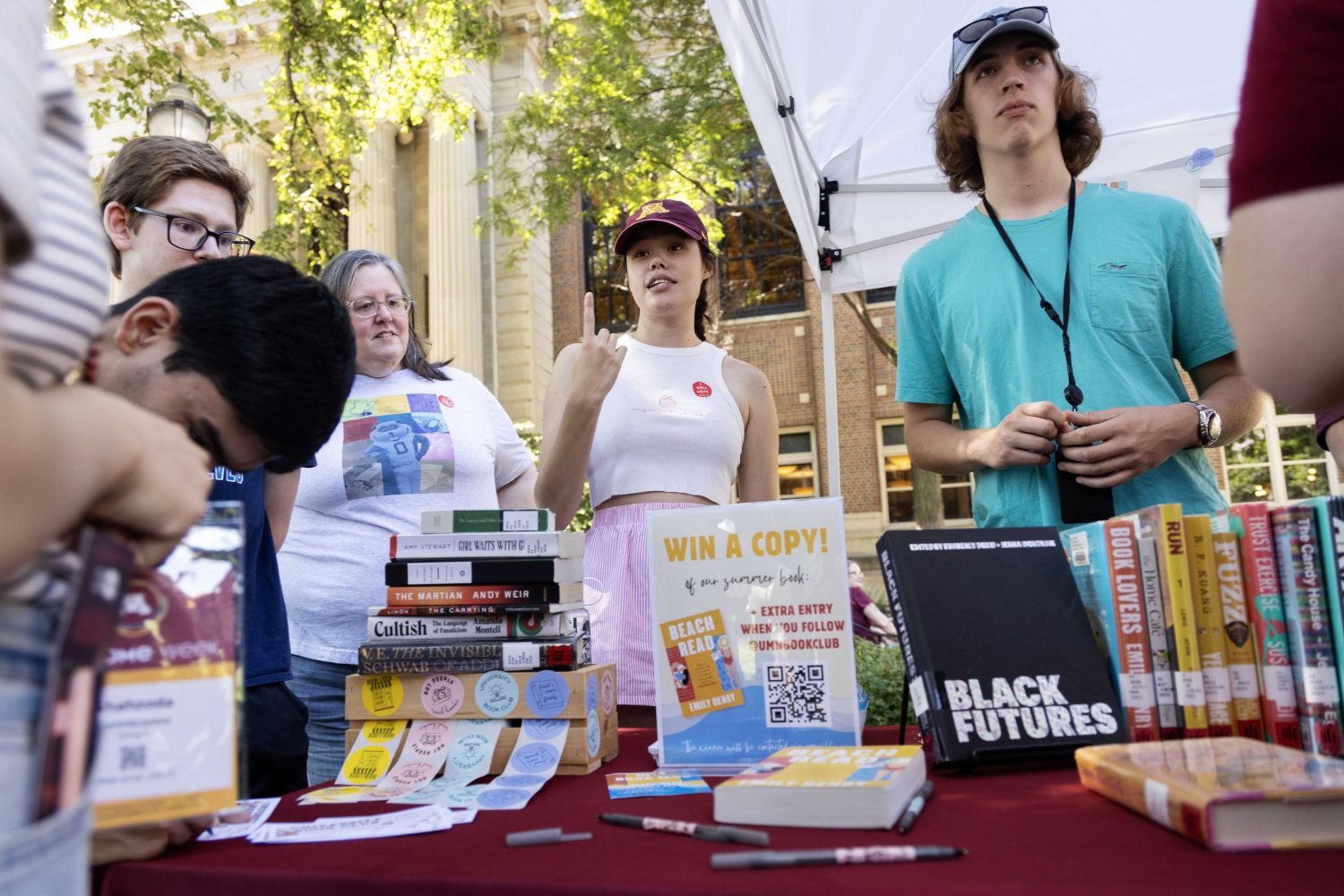 The UMN Book Club talks with incoming students during Welcome Week on Friday, August 30, 2024. (Photo/Adria Carpenter)