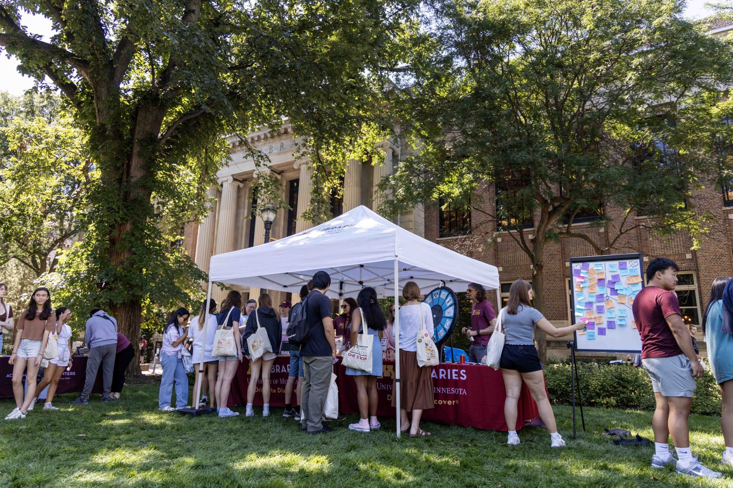 Freshman students at the University of Minnesota explore campus and visit the Libraries during Welcome Week on Friday, August 30, 2024. (Photo/Adria Carpenter)