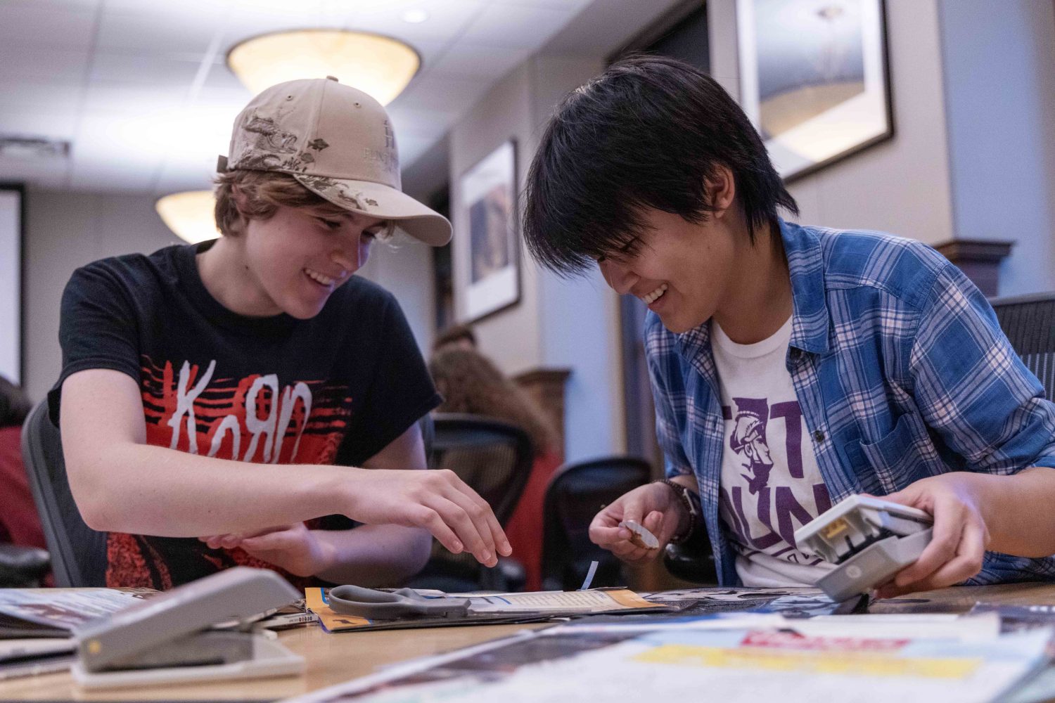 Incoming students complete crafts and make buttons in Walter Library during Welcome Week on Friday, August 30, 2024. (Photo/Adria Carpenter)