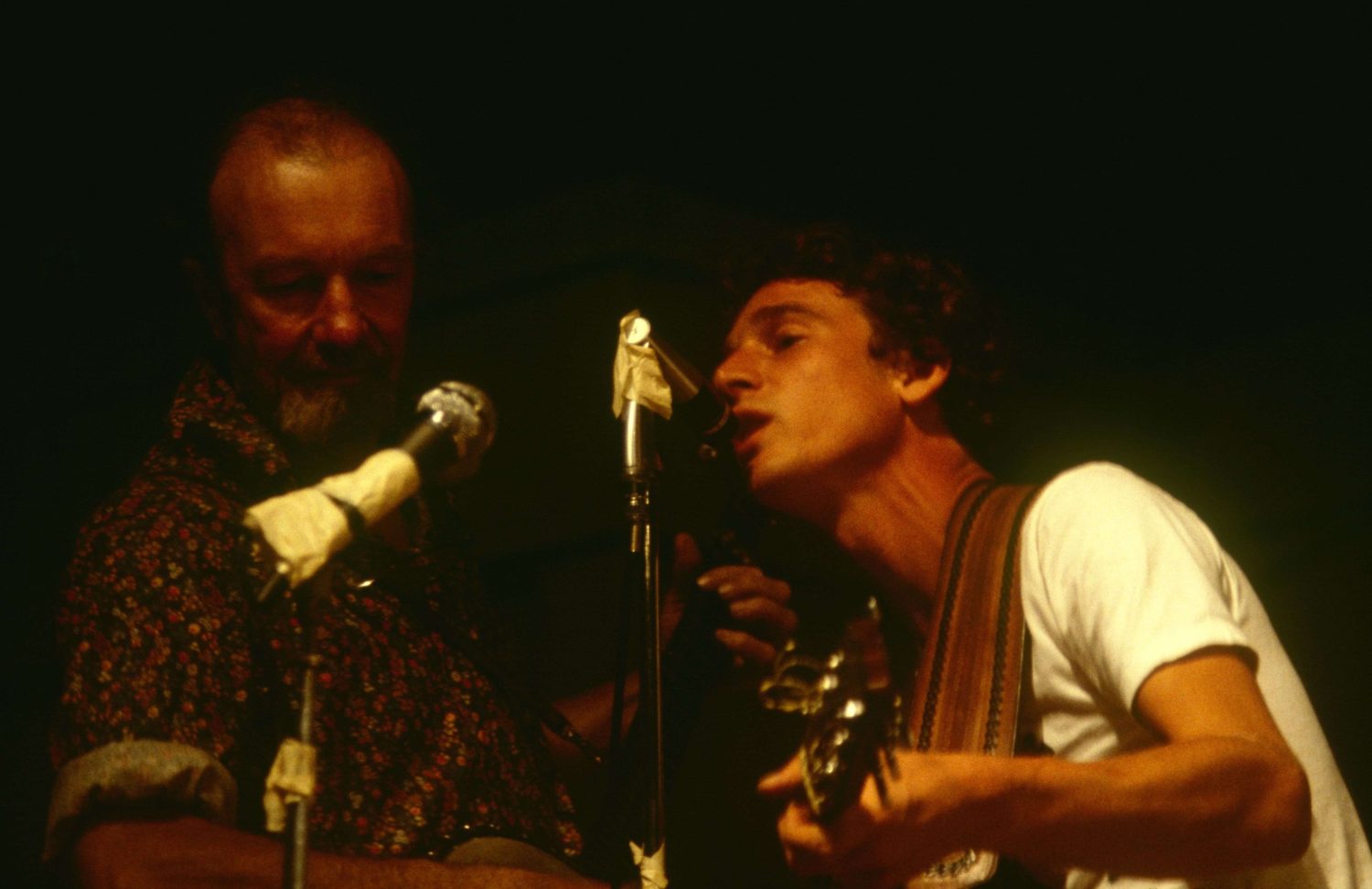 Pete Seeger and Larry Long perform at the Prom Center in St. Paul in 1979 at a tribute for Farmer-Labor Minnesota Governor Elmer Benson. Image courtesy of Long.