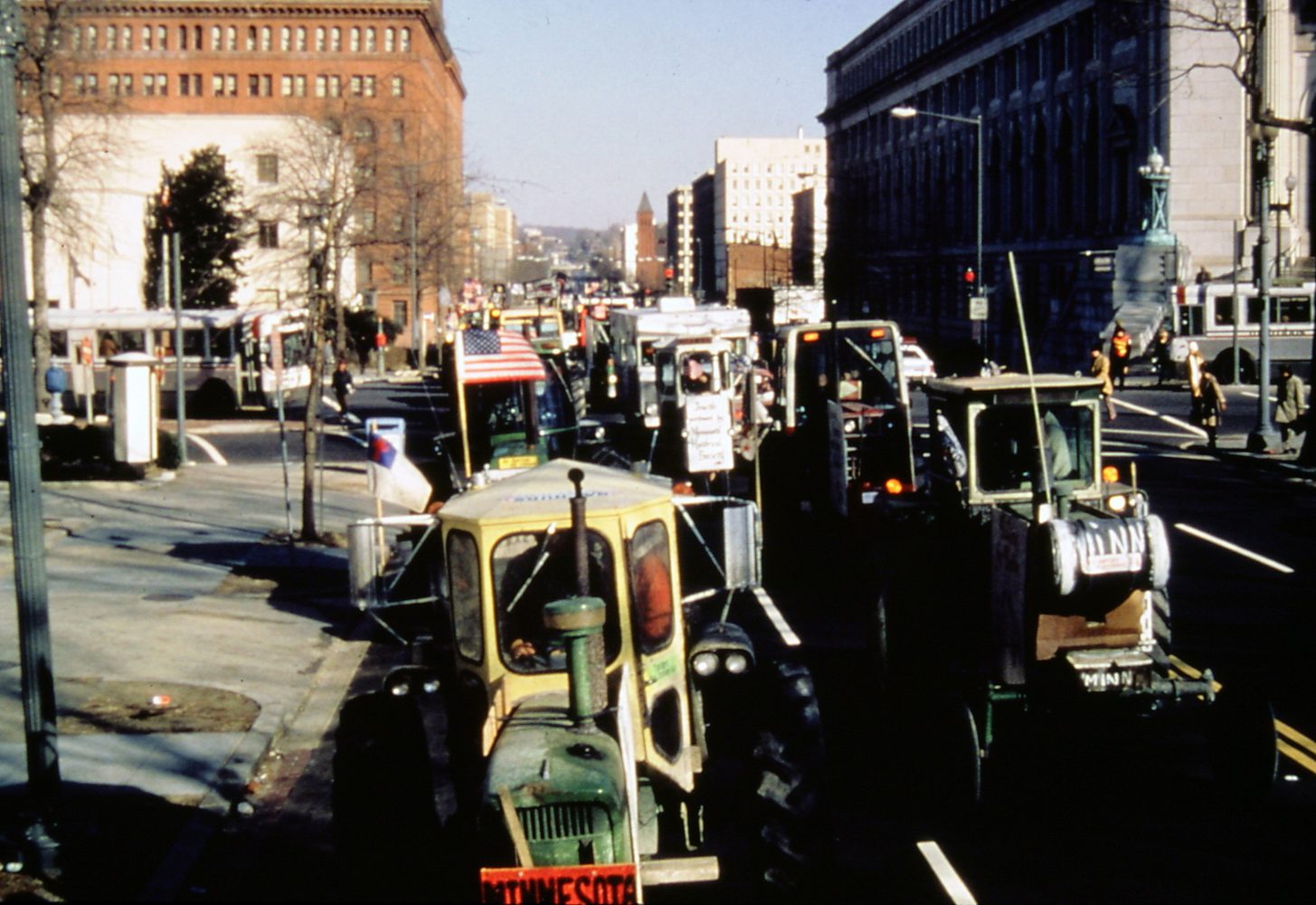 The tractorcade arrives in Washington, D.C. Image courtesy of the Performing Arts Archives. (Photo/Larry Long)